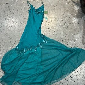 Beautiful aqua bluish green size 6 perfect for an evening party